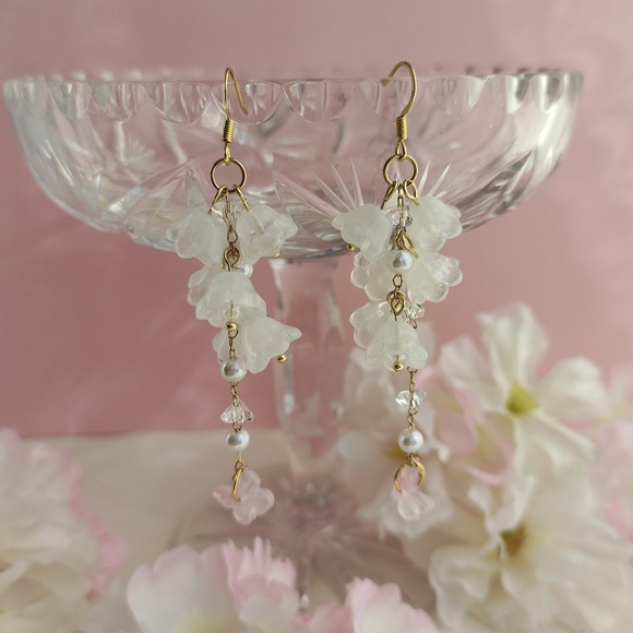 Handmade made flower earrings - Picture 6 of 7